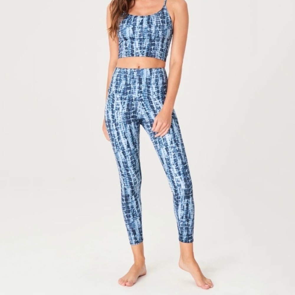 NWT Onzie - Printed Leggings
